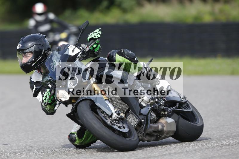 /Archiv-2025/53 16.09.2025 Track Day Domi Aegerter ADR/Gruppe gelb/ohne